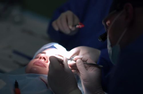 Choose the Right Oculoplastic Surgeon in Vadodara